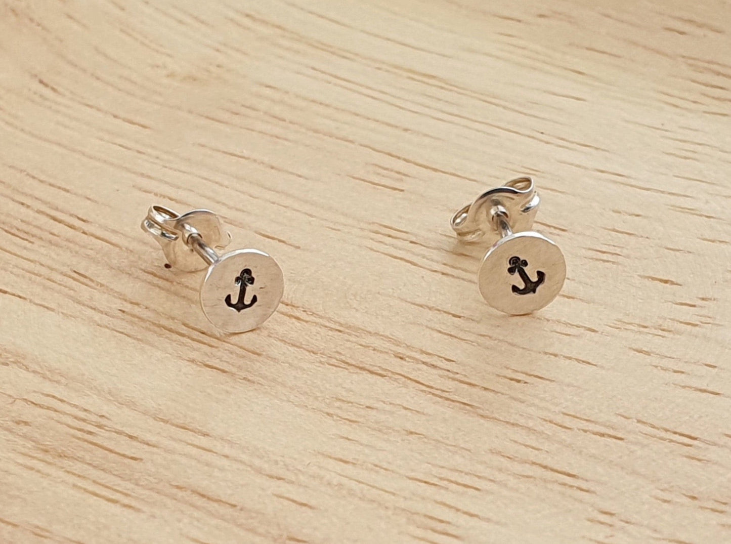 Anchor studs by Mon Serrai