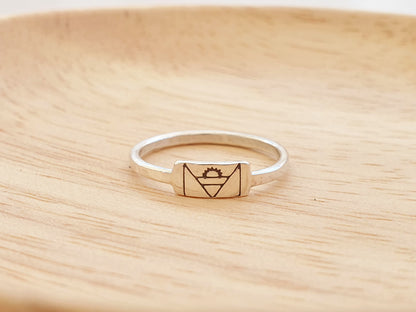 Antigua flag ring by Mon Serrai